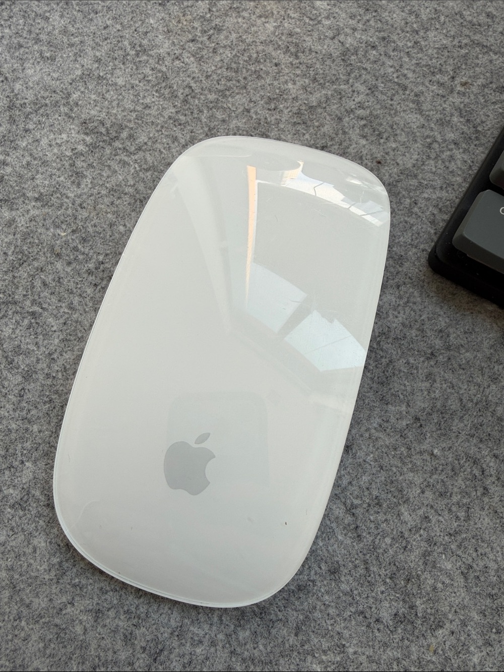 Apple Wireless Magic Mouse - Glossy White